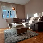 Apartment Lav