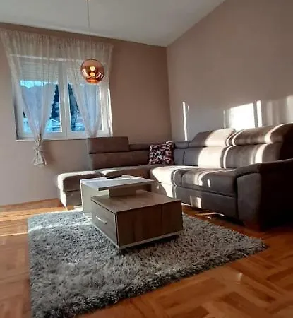 Apartment Lav
