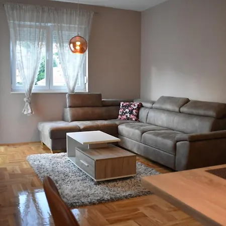 Lav Apartment *