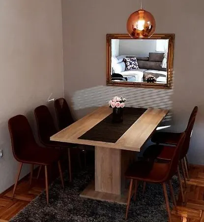 Lav Apartment *