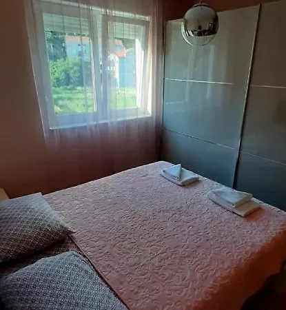 Lav Διαμέρισμα Τρέμπινιε